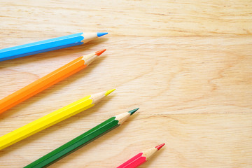 Obraz premium Color pencils on wood background