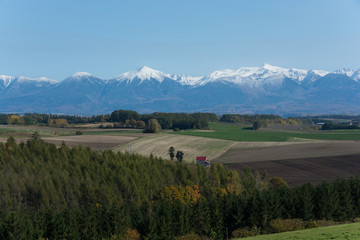 Fototapeta premium Wysoka góra pokryta śniegiem