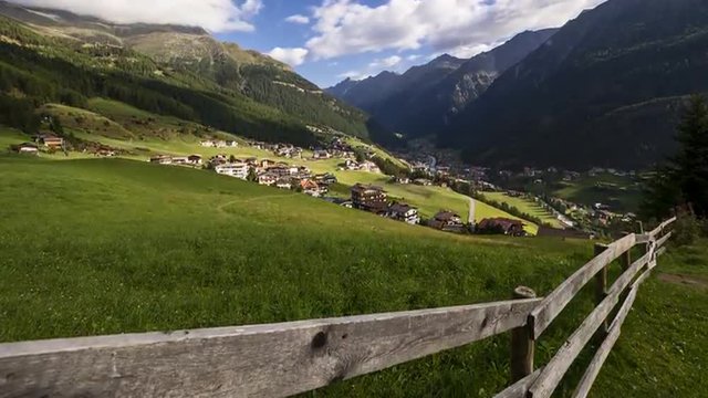 Zeitraffer von S&ouml;lden in den &Ouml;tztaler Alpen