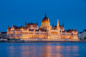 Fototapeta na wymiar Parliament, Budapest, Hungary at night