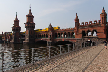 Fototapeta na wymiar Oberbaum bridge, Berlin, Germany