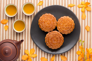 Moon cake and tea