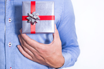 Man showing a gift box
