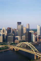 Obraz na płótnie Canvas Overhead view of Pittsburgh & Liberty Bridge