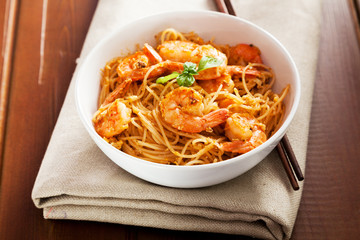 Thai rice noodles with shrimps