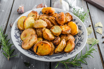 Baked potatoes with herbs and garlic