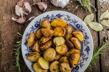 Baked potatoes with herbs and garlic