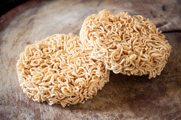 Dry instant noodle