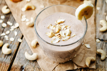 cashew banana cocoa oats smoothie