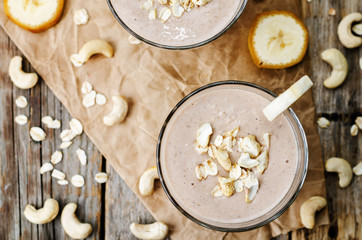 cashew banana cocoa oats smoothie