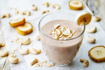 cashew banana cocoa oats smoothie