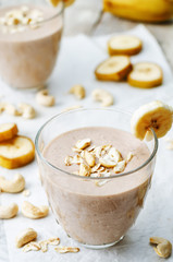 cashew banana cocoa oats smoothie