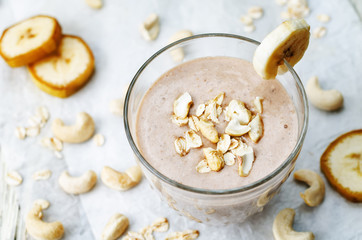 cashew banana cocoa oats smoothie