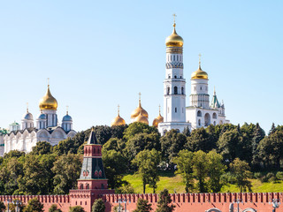 Fototapeta na wymiar Cathedrals on green hills in Moscow Kremlin