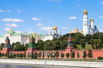 Obraz premium Cathedrals and State Palace in Moscow Kremlin