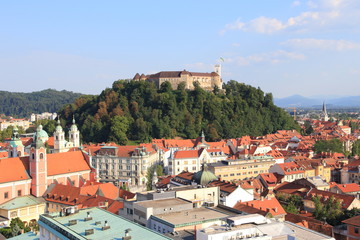 Fototapeta na wymiar Ljubljana, Blick vom Nebotičnik auf die Burg (August 2015)