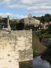 Deux-Sèvres - Saint-Généroux - Ancienne croix sur le Pont roman