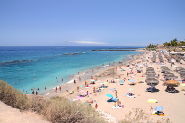 Przepiękna lazurowa Playa Del Duque w Adeje na Teneryfie
 - obrazy, fototapety, plakaty