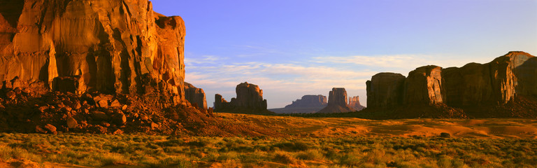 Obraz premium Monument Valley Tribal Park At Sunrise, Arizona