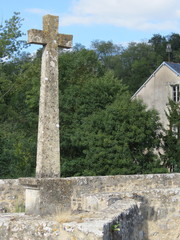Deux-Sèvres - Saint-Généroux - Vieille croix sur le pont roman