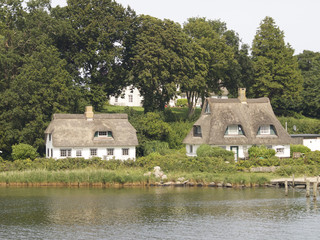 Reetgedeckte Häuser an der Schlei