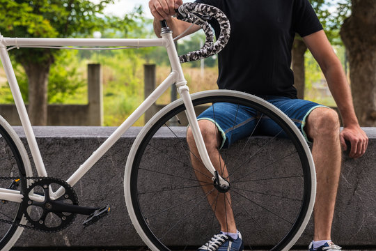 Hipster man with a fixie bike