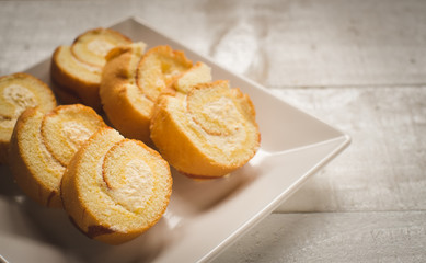 slice roll cake