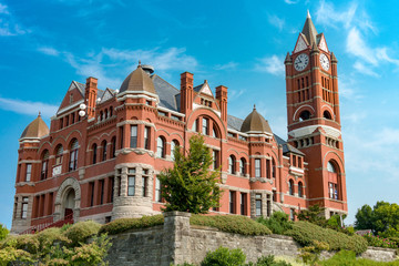 Naklejka premium Majestic brick historic court house 