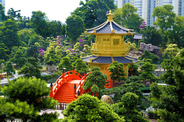 Fototapeta premium Golden Pagoda and famous landmark red bridge Chi Lan Kowloon City Hong Kong China