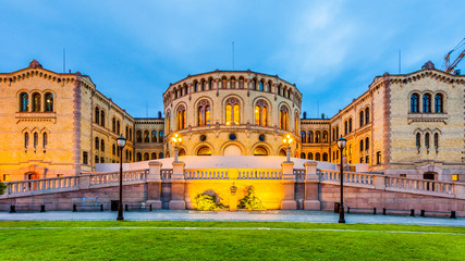 Oslo Parliament at Dusk - obrazy, fototapety, plakaty