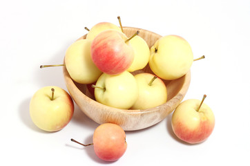 Apples in wooden cup three out.