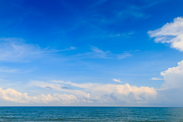 Fototapeta premium Sea and blue sky