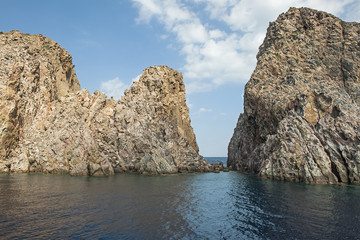 Felsküste der Insel Milos, Griechenland