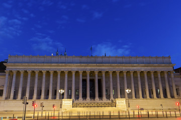 Fototapeta premium Palais de justice historique de Lyon, France