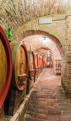 Botti di vino rosso di Montepulciano