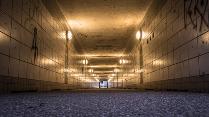 düsterer Tunnel