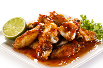 Grilled chicken wings and vegetables 