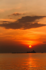 Naklejka premium Sunset with red sky