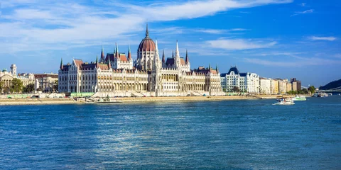 Wandaufkleber Budapest - panorama with famous landmark Parlament, Hungary © Freesurf