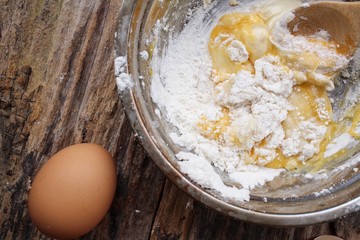 Mixer of eggs and flour