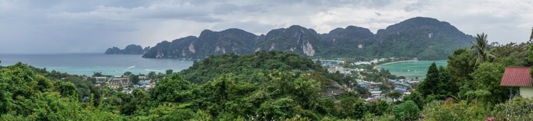 Fototapeta na wymiar panorama of ko phi phi thailand