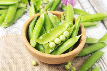 Green pea pods