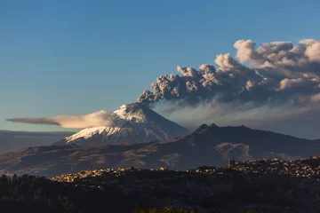 Wandaufkleber Cotopaxi volcano eruption © ecuadorquerido