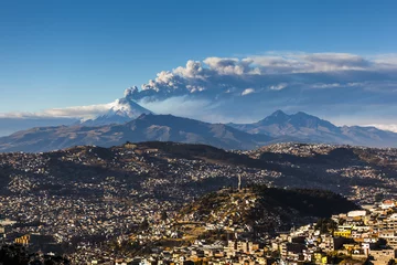 Fototapeten Cotopaxi volcano eruption © ecuadorquerido