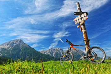 con la bicicletta in montagna
