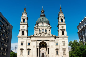 Fototapeta na wymiar Saint Stephen's Basilica in Budapest