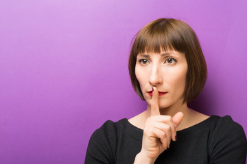 Naklejka premium Woman showing quiet