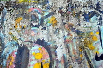 Alte Wand mit abblätternder Farbe
