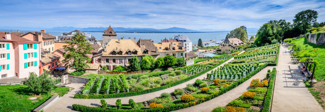 Nyon, ch&acirc;teau et lac L&eacute;man