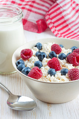 cottage cheese with berries